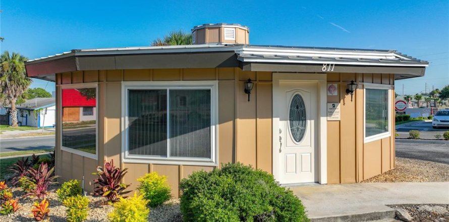 Propiedad comercial en Eustis, Florida 74.32 m2 № 2155662