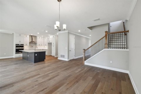 House in Tampa, Florida 4 bedrooms, 279.08 sq.m. № 1535626 - photo 5