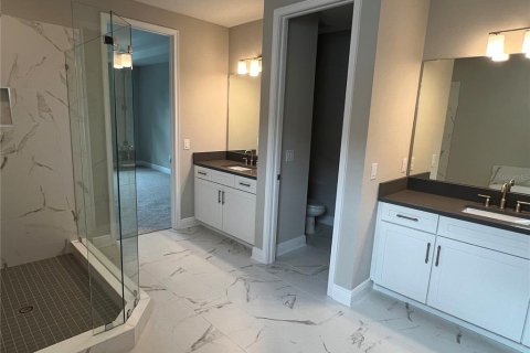 House in Tampa, Florida 4 bedrooms, 279.08 sq.m. № 1535626 - photo 8