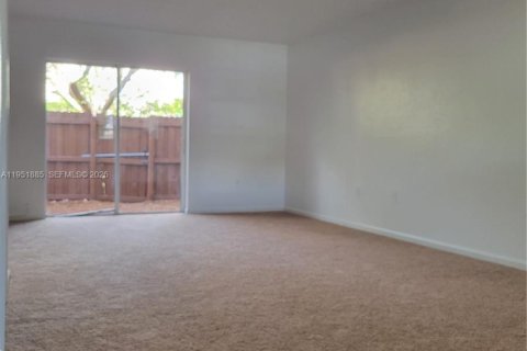 Condominio en venta en Miami, Florida, 3 dormitorios, 106.84 m2 № 2006079 - foto 2