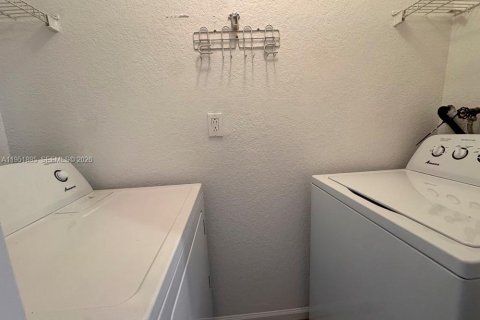 Condominio en venta en Miami, Florida, 3 dormitorios, 106.84 m2 № 2006079 - foto 11