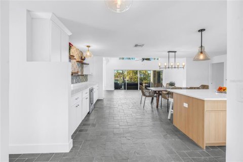 Villa ou maison à vendre à Saint Pete Beach, Floride: 3 chambres, 256.04 m2 № 2098170 - photo 4