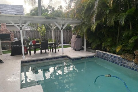 House in Cooper City, Florida 4 bedrooms, 207.82 sq.m. № 1741498 - photo 2