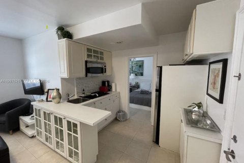 Condo in Miami Beach, Florida, 1 bedroom  № 2060890 - photo 7