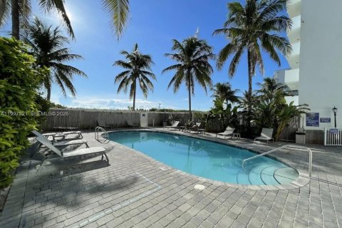 Condo in Miami Beach, Florida, 1 bedroom  № 2060890 - photo 10