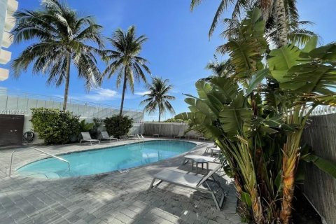 Condo in Miami Beach, Florida, 1 bedroom  № 2060890 - photo 9