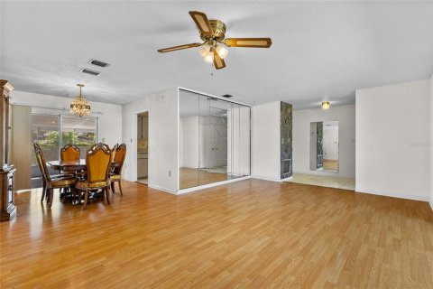 Villa ou maison à vendre à Orlando, Floride: 4 chambres, 170.2 m2 № 2149458 - photo 3
