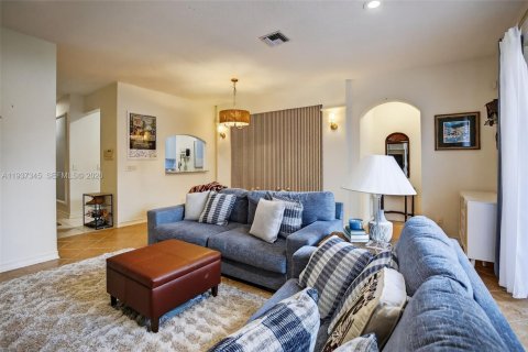 Touwnhouse à vendre à Pembroke Pines, Floride: 3 chambres, 163.88 m2 № 1995697 - photo 9