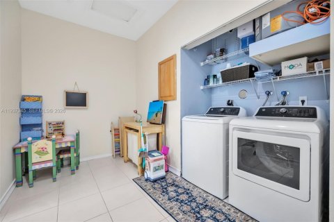 Touwnhouse à vendre à Pembroke Pines, Floride: 3 chambres, 163.88 m2 № 1995697 - photo 24