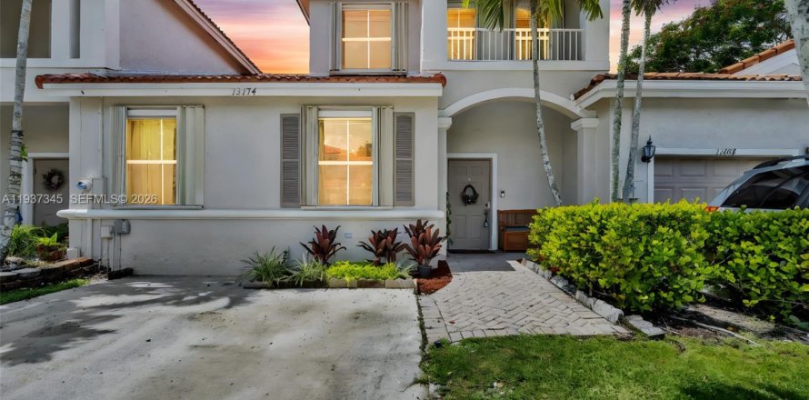 Touwnhouse à Pembroke Pines, Floride 3 chambres, 163.88 m2 № 1995697