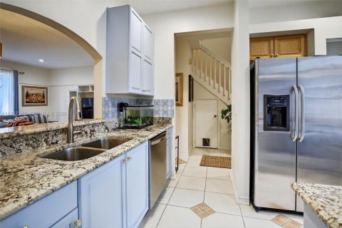 Touwnhouse à vendre à Pembroke Pines, Floride: 3 chambres, 163.88 m2 № 1995697 - photo 6