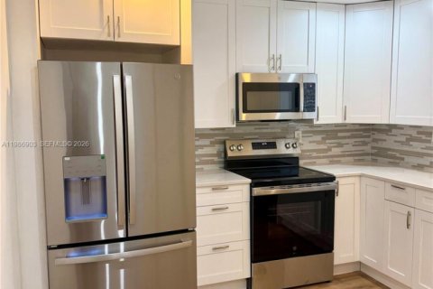 House in Miami, Florida 3 bedrooms, 152.17 sq.m. № 2044837 - photo 9