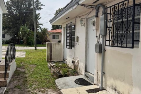 House in Miami, Florida 3 bedrooms, 152.17 sq.m. № 2044837 - photo 29