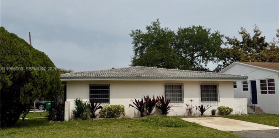 House in Miami, Florida 3 bedrooms, 152.17 sq.m. № 2044837