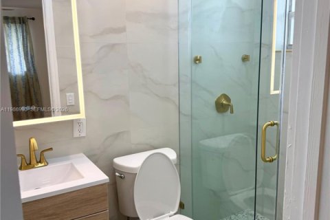 House in Miami, Florida 3 bedrooms, 152.17 sq.m. № 2044837 - photo 26