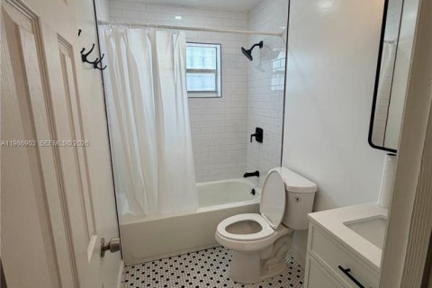 House in Miami, Florida 3 bedrooms, 152.17 sq.m. № 2044837 - photo 20