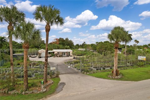 Immobilier commercial à vendre à Homestead, Floride № 2023359 - photo 17