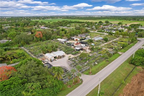 Immobilier commercial à Homestead, Floride № 2023359