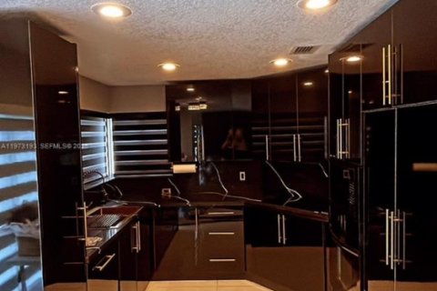 Villa ou maison à vendre à Pembroke Pines, Floride: 3 chambres, 179.77 m2 № 2035959 - photo 8