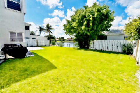 Villa ou maison à vendre à Pembroke Pines, Floride: 3 chambres, 179.77 m2 № 2035959 - photo 18