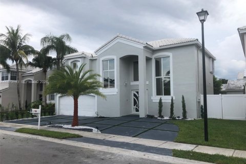 Villa ou maison à vendre à Pembroke Pines, Floride: 3 chambres, 179.77 m2 № 2035959 - photo 2