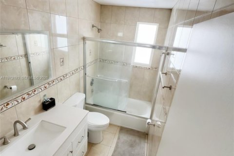 Villa ou maison à vendre à Pembroke Pines, Floride: 3 chambres, 179.77 m2 № 2035959 - photo 15