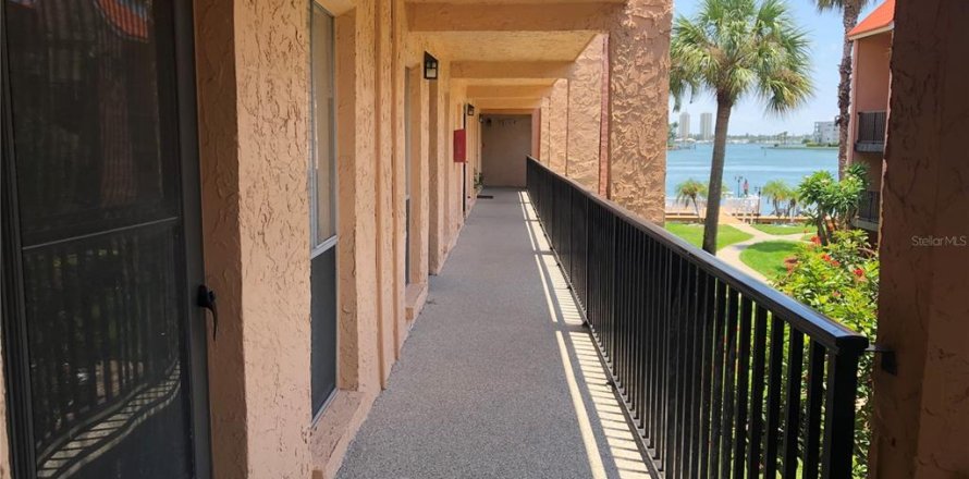 Condo in Saint Pete Beach, Florida, 1 bedroom  № 1654005