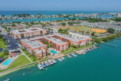 Condo in Saint Pete Beach, Florida, 1 bedroom  № 1654005 - photo 5