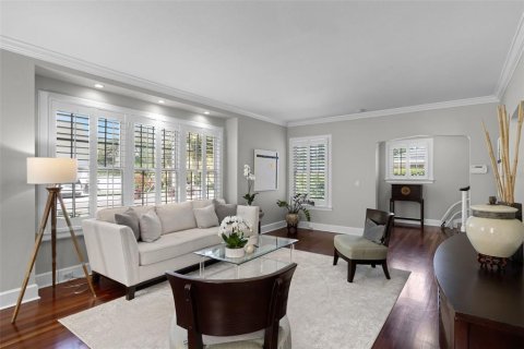 House in Orlando, Florida 4 bedrooms, 304.91 sq.m. № 1642901 - photo 3