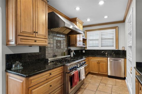 House in Orlando, Florida 4 bedrooms, 304.91 sq.m. № 1642901 - photo 4