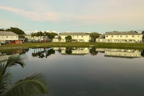 Condo in Miami, Florida, 3 bedrooms  № 2038843