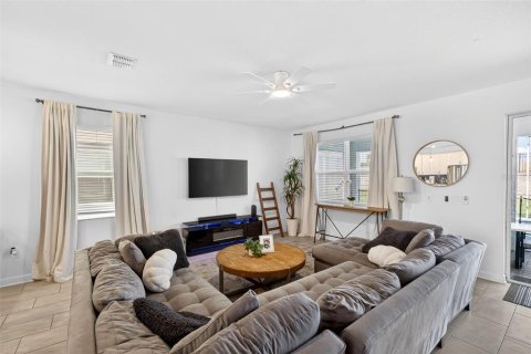 Casa en venta en Davenport, Florida, 8 dormitorios, 405.98 m2 № 2094570 - foto 4