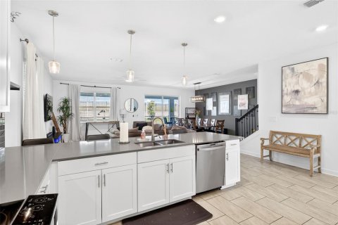 Casa en venta en Davenport, Florida, 8 dormitorios, 405.98 m2 № 2094570 - foto 11