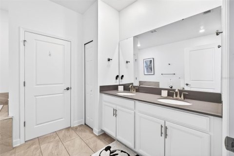 Casa en venta en Davenport, Florida, 8 dormitorios, 405.98 m2 № 2094570 - foto 13