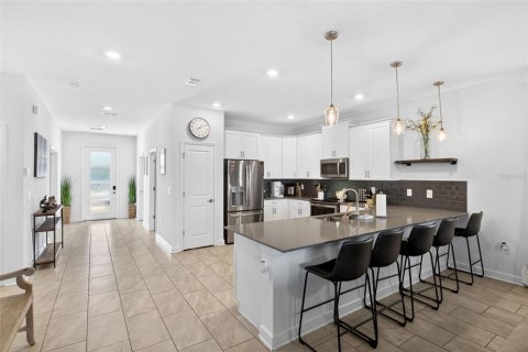 Casa en venta en Davenport, Florida, 8 dormitorios, 405.98 m2 № 2094570 - foto 3