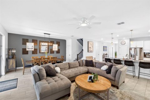 Casa en venta en Davenport, Florida, 8 dormitorios, 405.98 m2 № 2094570 - foto 5