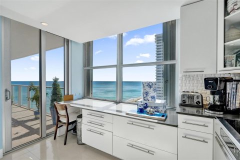 Condo in Fort Lauderdale, Florida, 2 bedrooms  № 2271822 - photo 12