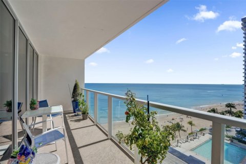 Condo in Fort Lauderdale, Florida, 2 bedrooms  № 2271822 - photo 2