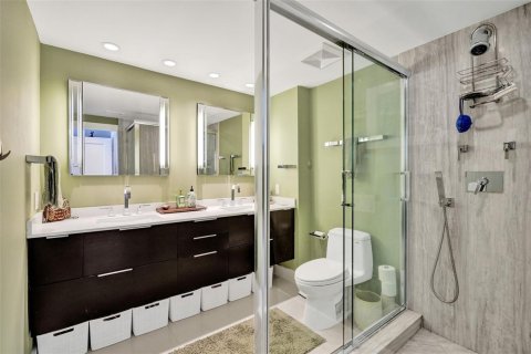 Condo in Fort Lauderdale, Florida, 2 bedrooms  № 2271822 - photo 24