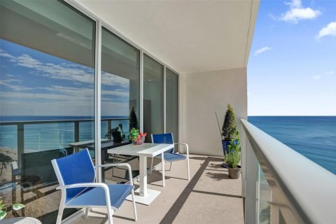 Condo in Fort Lauderdale, Florida, 2 bedrooms  № 2271822 - photo 17