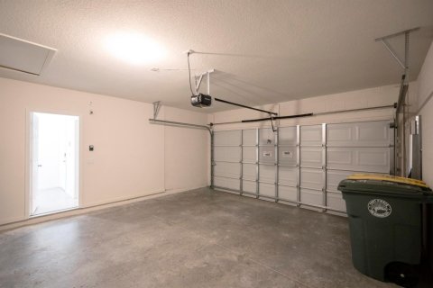 House in Fort Pierce, Florida 3 bedrooms, 139.45 sq.m. № 1176960 - photo 1