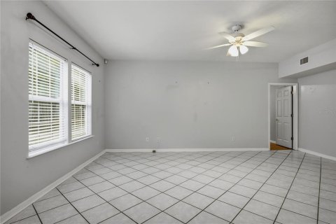 Condo in Gainesville, Florida, 2 bedrooms № 2237285 - photo 14