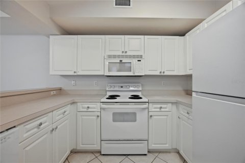Condo in Gainesville, Florida, 2 bedrooms № 2237285 - photo 12