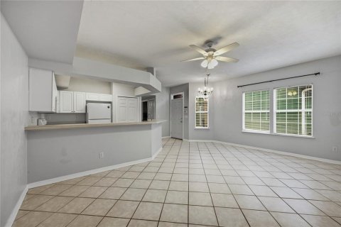 Condo in Gainesville, Florida, 2 bedrooms № 2237285 - photo 10