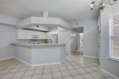 Condo in Gainesville, Florida, 2 bedrooms № 2237285 - photo 7