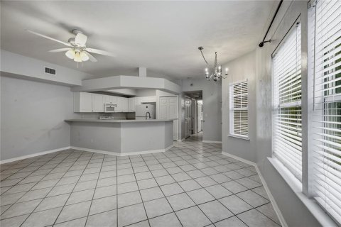 Condo in Gainesville, Florida, 2 bedrooms № 2237285 - photo 8
