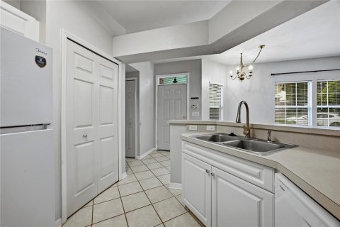 Condo in Gainesville, Florida, 2 bedrooms № 2237285 - photo 13