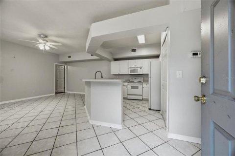 Condo in Gainesville, Florida, 2 bedrooms № 2237285 - photo 6