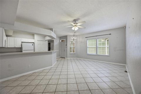 Condo in Gainesville, Florida, 2 bedrooms № 2237285 - photo 9