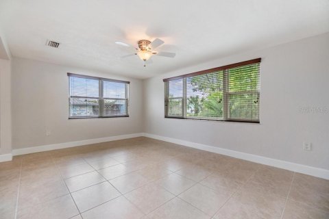 Casa en venta en New Port Richey, Florida, 2 dormitorios, 128.21 m2 № 1758144 - foto 27